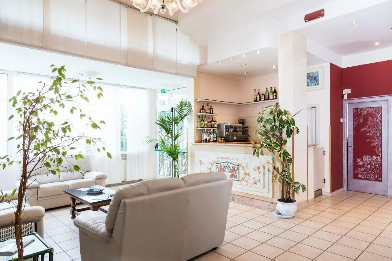 Hotel Ambasciatori Marina di Pietrasanta 3*,