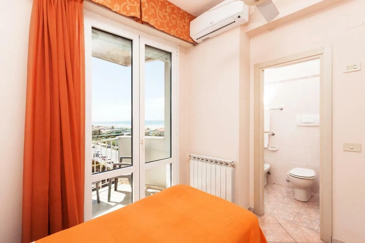 Hotel Ambasciatori Marina di Pietrasanta 3*,  Italien